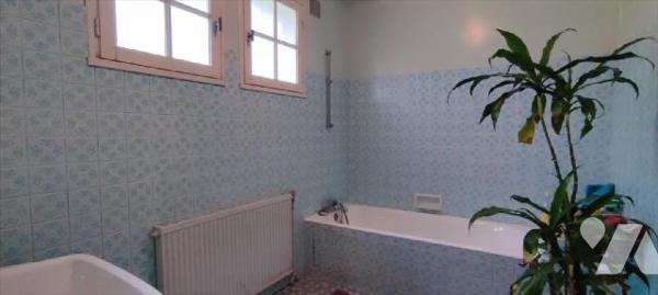   A proximité REDON et Commerces - Pavillon de plain pied de 130 m² habitable comprenant : entr...