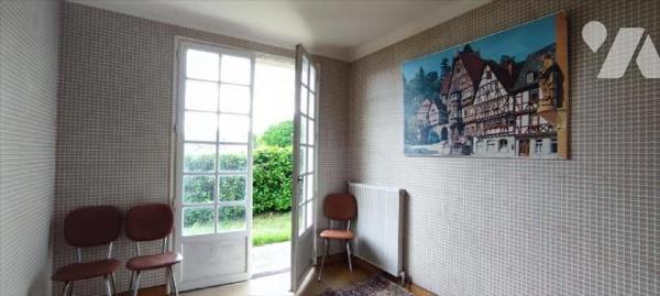   A proximité REDON et Commerces - Pavillon de plain pied de 130 m² habitable comprenant : entr...