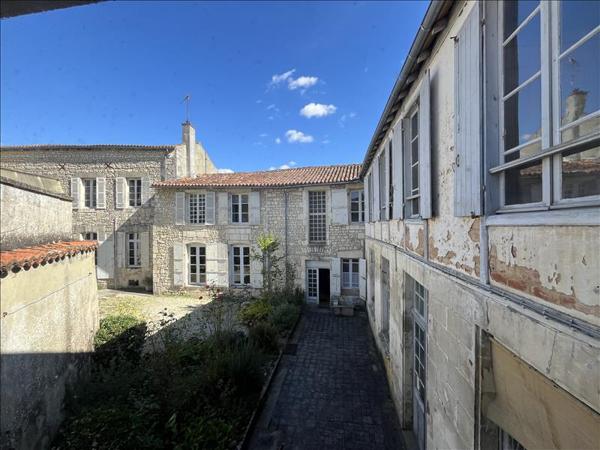 Maison à vendre 200 000 € Saint-Jean-d'Angély 22 p 438 m² DPE E