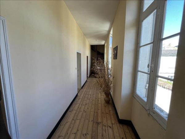 Maison à vendre 200 000 € Saint-Jean-d'Angély 22 p 438 m² DPE E