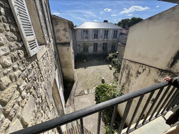 Maison à vendre 200 000 € Saint-Jean-d'Angély 22 p 438 m² DPE E