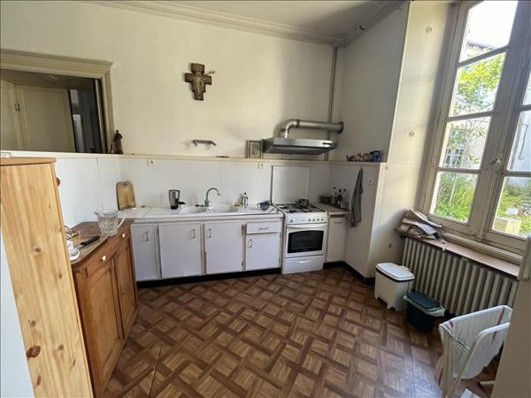 Maison à vendre 200 000 € Saint-Jean-d'Angély 22 p 438 m² DPE E