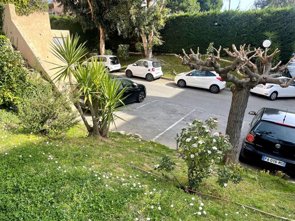 2 pièces 50 M2 lumineux - Belle résidence avec piscine