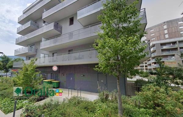Parking · Location Grenoble (38000)