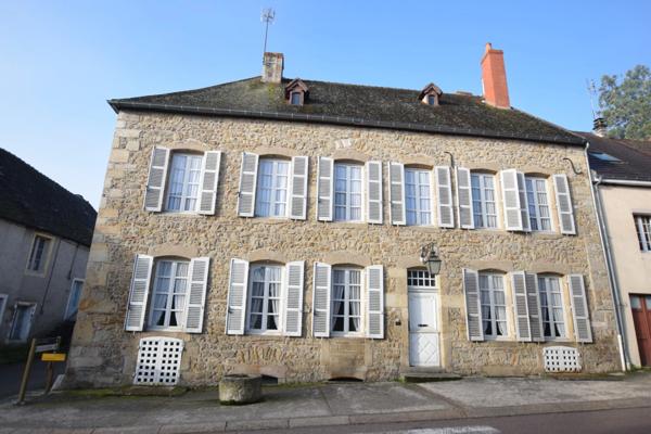 Propriete en pierres de 252 m2, avec dépendances, à COUCHES avec 1186 m2 de terrain.