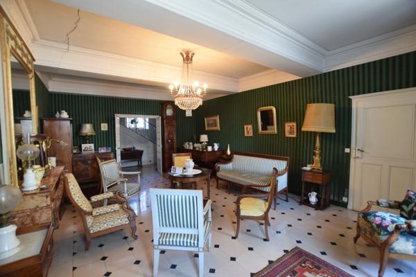 Propriete en pierres de 252 m2, avec dépendances, à COUCHES avec 1186 m2 de terrain.