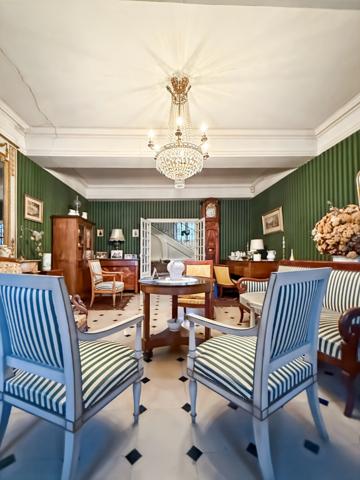Propriete en pierres de 252 m2, avec dépendances, à COUCHES avec 1186 m2 de terrain.