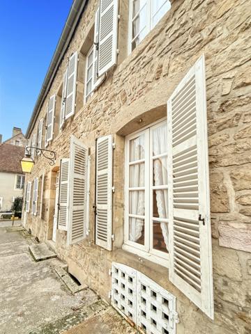 Propriete en pierres de 252 m2, avec dépendances, à COUCHES avec 1186 m2 de terrain.
