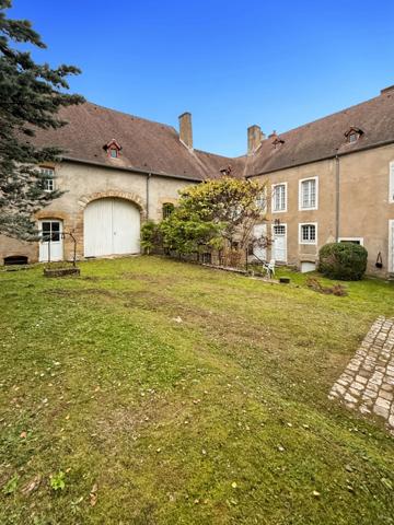 Propriete en pierres de 252 m2, avec dépendances, à COUCHES avec 1186 m2 de terrain.