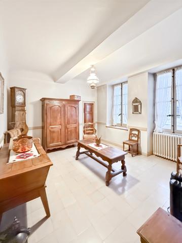 Propriete en pierres de 252 m2, avec dépendances, à COUCHES avec 1186 m2 de terrain.