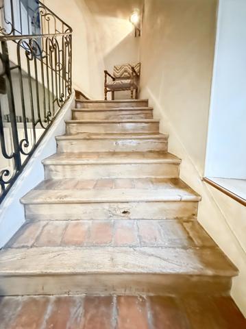 Propriete en pierres de 252 m2, avec dépendances, à COUCHES avec 1186 m2 de terrain.