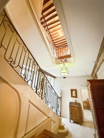 Propriete en pierres de 252 m2, avec dépendances, à COUCHES avec 1186 m2 de terrain.