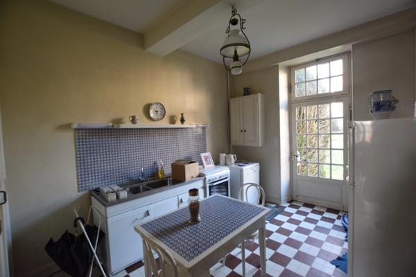 Propriete en pierres de 252 m2, avec dépendances, à COUCHES avec 1186 m2 de terrain.