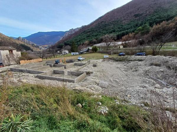 A saisir terrain constructible viabilisé et borné