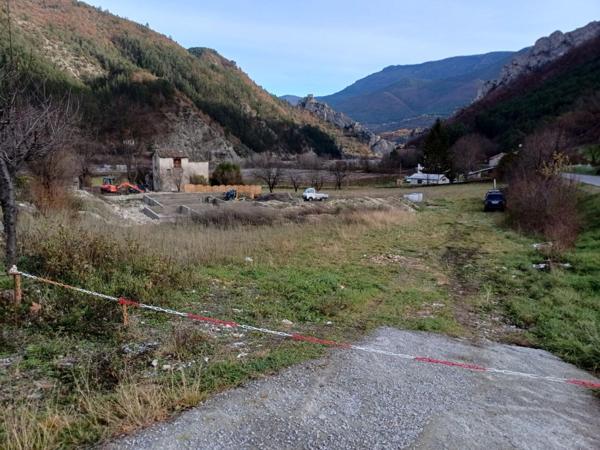 A saisir terrain constructible viabilisé et borné