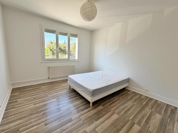 TROIS PIECES- NANTERRE CENTRE