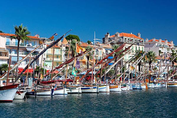 Bandol centre, appartement de 2 pieces a 50 metres des plages et du port