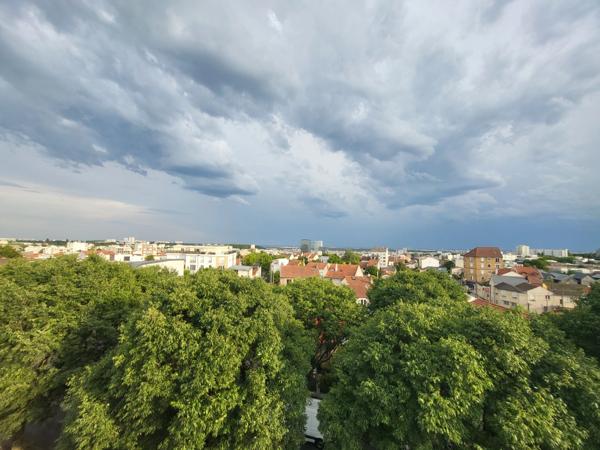 Rare : Grand 2‑pièces avec terrasse exceptionnelle  de 42 m², situé à Romainville dans un quartier pavillonnaire