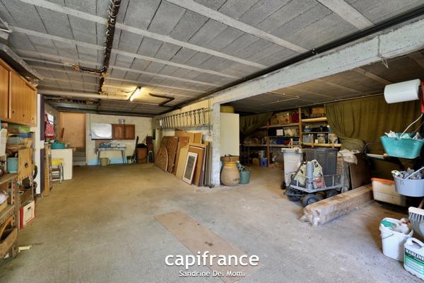 CHARBONNIERES LES BAINS - Maison de 77m² + sous-sol de 77m² édifiée sur une parcelle de 800m²