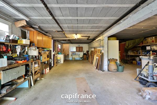 CHARBONNIERES LES BAINS - Maison de 77m² + sous-sol de 77m² édifiée sur une parcelle de 800m²