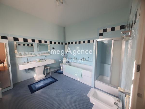 Maison à COMMENTRY, 03600 - 10 pièces 300m²