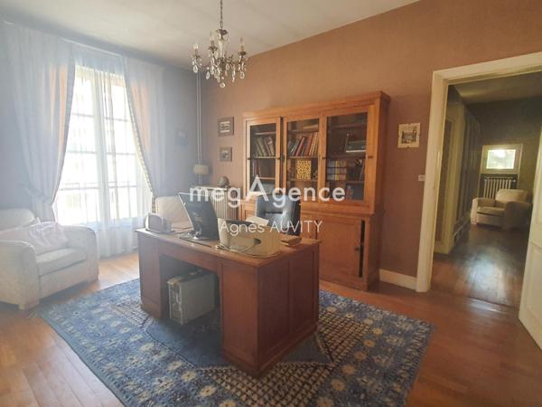 Maison à COMMENTRY, 03600 - 10 pièces 300m²