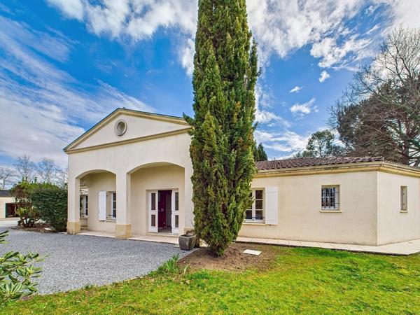 SAINT-JEAN-D’ILLAC – VILLA D’ARCHITECTE DE PLAIN-PIED - 2700 M2 DE TERRAIN - RARE SUR LE SECTEUR