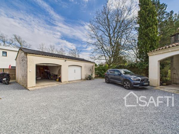 SAINT-JEAN-D’ILLAC – VILLA D’ARCHITECTE DE PLAIN-PIED - 2700 M2 DE TERRAIN - RARE SUR LE SECTEUR