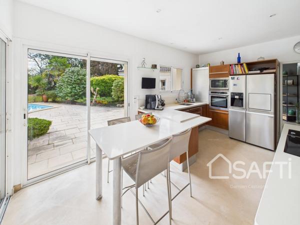 SAINT-JEAN-D’ILLAC – VILLA D’ARCHITECTE DE PLAIN-PIED - 2700 M2 DE TERRAIN - RARE SUR LE SECTEUR