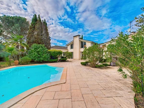 SAINT-JEAN-D’ILLAC – VILLA D’ARCHITECTE DE PLAIN-PIED - 2700 M2 DE TERRAIN - RARE SUR LE SECTEUR
