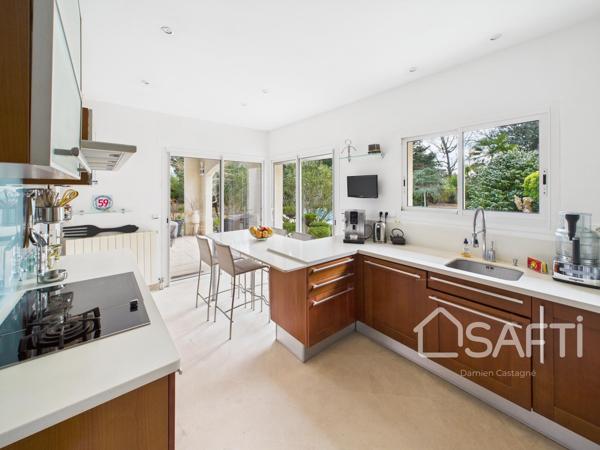 SAINT-JEAN-D’ILLAC – VILLA D’ARCHITECTE DE PLAIN-PIED - 2700 M2 DE TERRAIN - RARE SUR LE SECTEUR