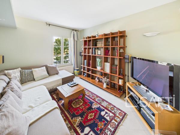 SAINT-JEAN-D’ILLAC – VILLA D’ARCHITECTE DE PLAIN-PIED - 2700 M2 DE TERRAIN - RARE SUR LE SECTEUR