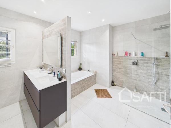 SAINT-JEAN-D’ILLAC – VILLA D’ARCHITECTE DE PLAIN-PIED - 2700 M2 DE TERRAIN - RARE SUR LE SECTEUR