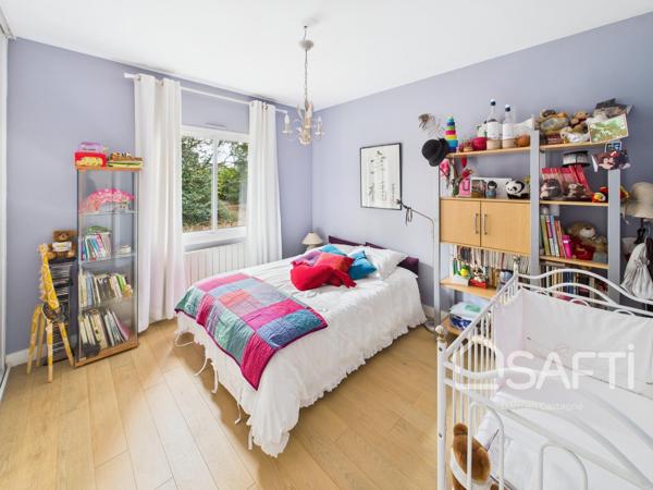 SAINT-JEAN-D’ILLAC – VILLA D’ARCHITECTE DE PLAIN-PIED - 2700 M2 DE TERRAIN - RARE SUR LE SECTEUR