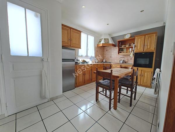 Maison à vendre à Drancy - 6 pièces, 4 chambres, garage fermé