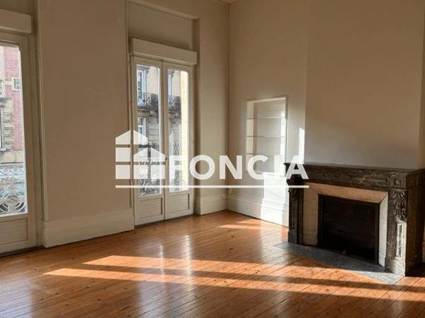 Location Appartement 4 pièces 96 m² - 27 BOULEVARD DE LA REPUBLIQUE Agen 47000