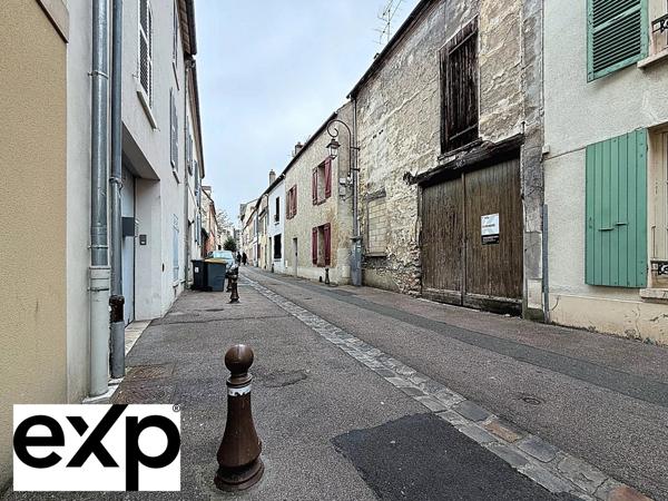 Mantes-la-Jolie – Entrepôt de caractère au cœur du centre historique