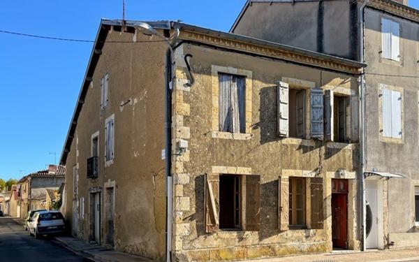 Maison à vendre    4 pièces •  Fleurance