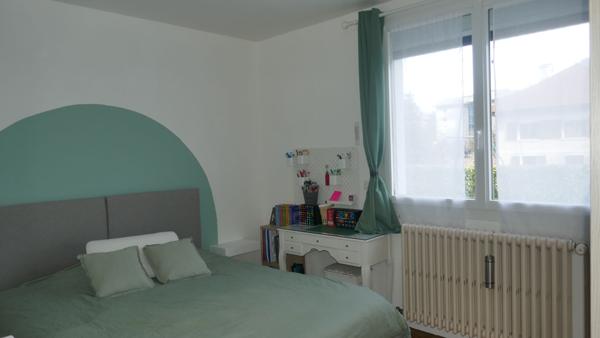 FAVERGES. MAISON INDIVIDUELLE AVEC TERRAIN AU CENTRE VILLE.