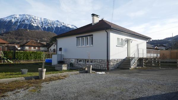FAVERGES. MAISON INDIVIDUELLE AVEC TERRAIN AU CENTRE VILLE.