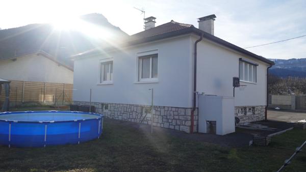 FAVERGES. MAISON INDIVIDUELLE AVEC TERRAIN AU CENTRE VILLE.