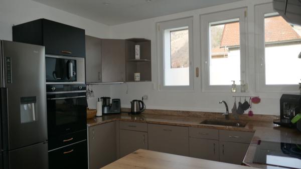 FAVERGES. MAISON INDIVIDUELLE AVEC TERRAIN AU CENTRE VILLE.