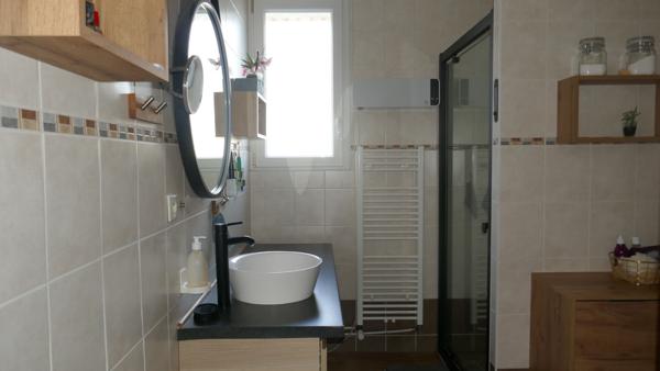 FAVERGES. MAISON INDIVIDUELLE AVEC TERRAIN AU CENTRE VILLE.