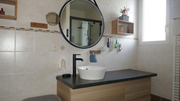 FAVERGES. MAISON INDIVIDUELLE AVEC TERRAIN AU CENTRE VILLE.