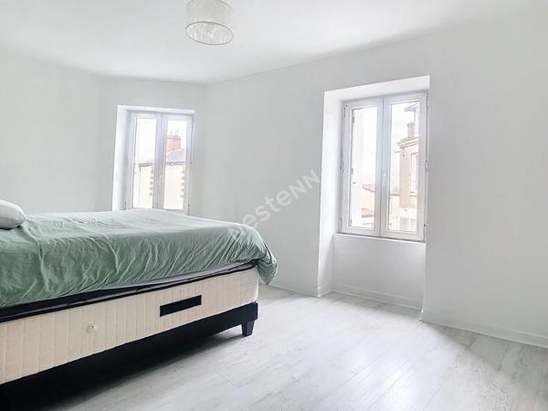 A LOUER Maison de Ville de 112 m² habitable en plein bourg de MOUZILLON à 3 minutes de Vallet  proche de tous commerces et services et de la 4 voies NANTES- CHOLET et 8 minutes de CLISSON