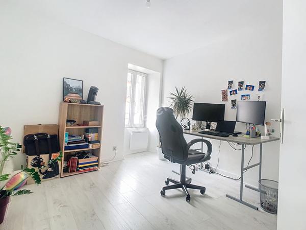 A LOUER Maison de Ville de 112 m² habitable en plein bourg de MOUZILLON à 3 minutes de Vallet  proche de tous commerces et services et de la 4 voies NANTES- CHOLET et 8 minutes de CLISSON