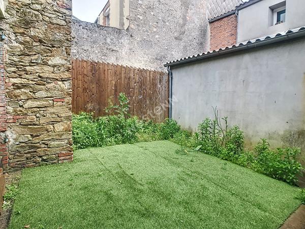 A LOUER Maison de Ville de 112 m² habitable en plein bourg de MOUZILLON à 3 minutes de Vallet  proche de tous commerces et services et de la 4 voies NANTES- CHOLET et 8 minutes de CLISSON