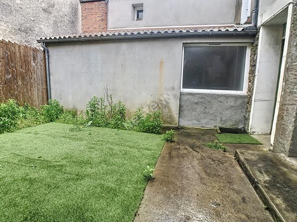 A LOUER Maison de Ville de 112 m² habitable en plein bourg de MOUZILLON à 3 minutes de Vallet  proche de tous commerces et services et de la 4 voies NANTES- CHOLET et 8 minutes de CLISSON