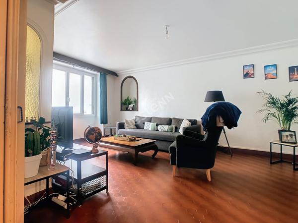 A LOUER Maison de Ville de 112 m² habitable en plein bourg de MOUZILLON à 3 minutes de Vallet  proche de tous commerces et services et de la 4 voies NANTES- CHOLET et 8 minutes de CLISSON