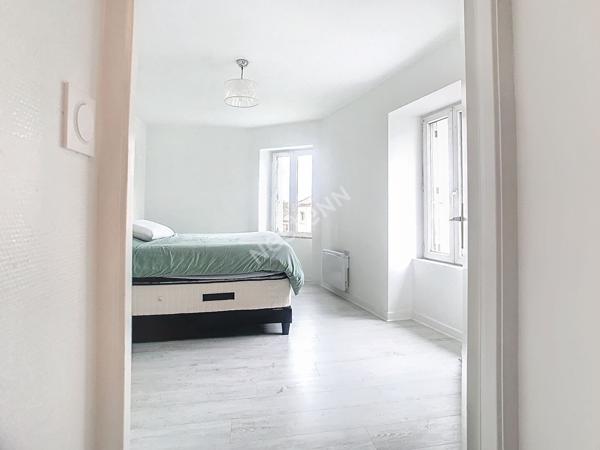 A LOUER Maison de Ville de 112 m² habitable en plein bourg de MOUZILLON à 3 minutes de Vallet  proche de tous commerces et services et de la 4 voies NANTES- CHOLET et 8 minutes de CLISSON